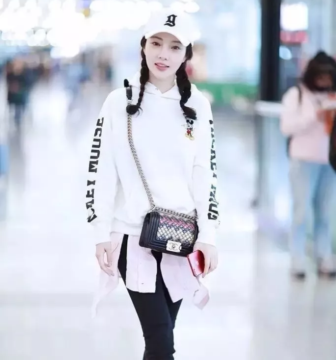 今年秋冬最chic！原來(lái)短發(fā)和帽子這么配??！